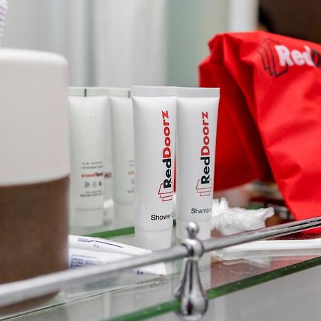 Reddoorz Plus @ Raya Sengkaling Malang Eksteriør billede